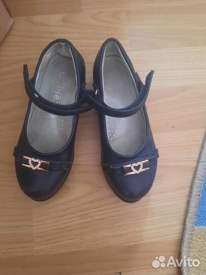 Продам детские туфли