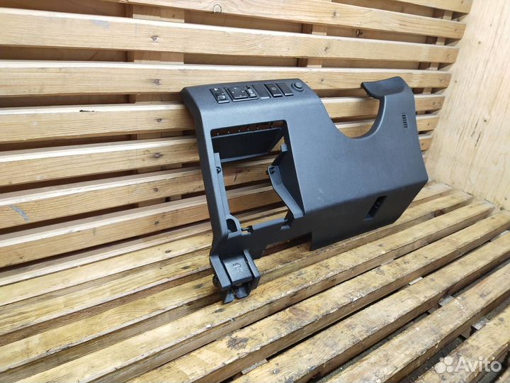 Накладка на торпедо (консоль) левая нижняя Nissan