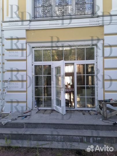 Уличная дверь для загородного дома