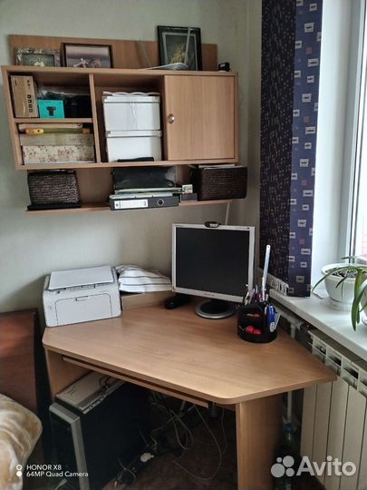 Компьютерный стол угловой с полкой навесной б/у