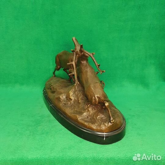 Скульптура бронзовая Схватка оленей