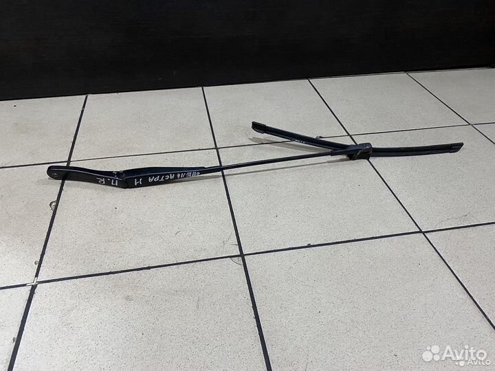 Поводок дворника правый Opel Astra H