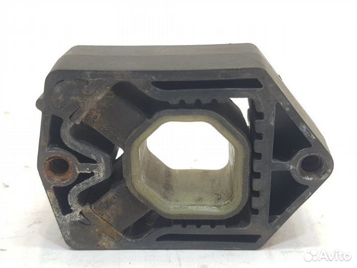 Крепление радиатора Skoda Octavia 2 (A5) 2011