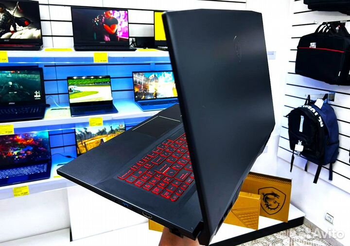 Игровой ноутбук MSI с большим 17,3 экраном