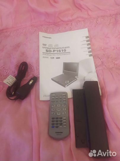 Изломанный портативный проигрыватель DVD дисков