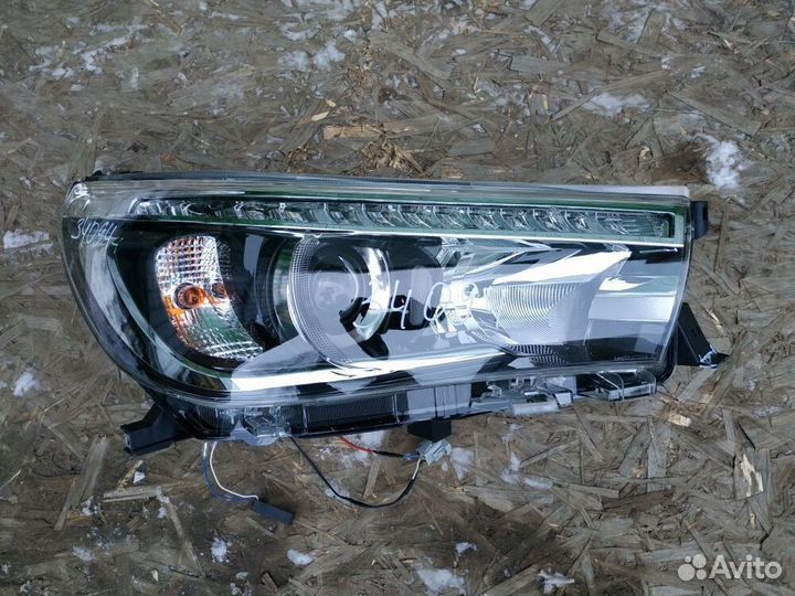 Фара Toyota HI LUX