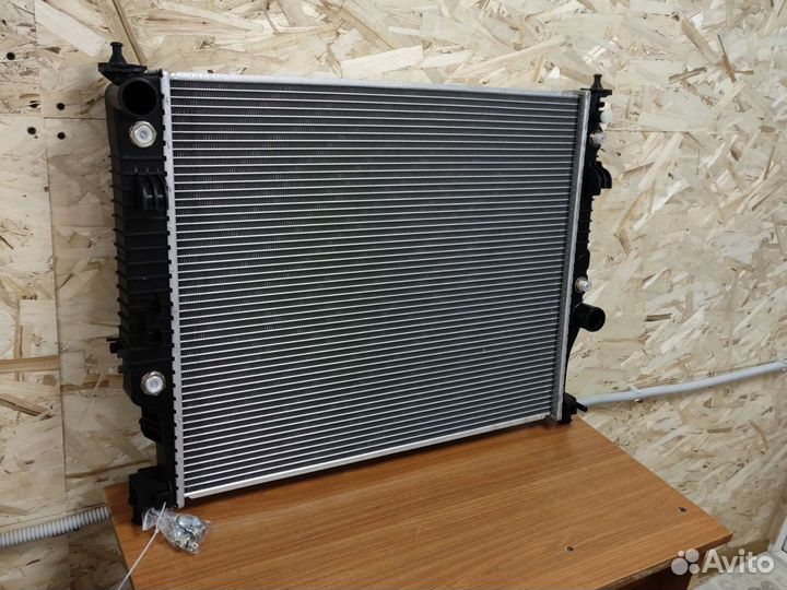 Мерседес радиатор охлаждения 164 А2515000703