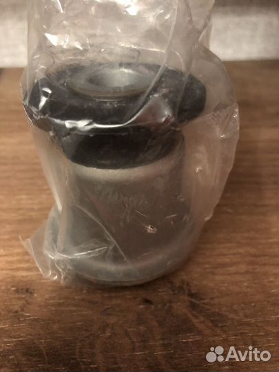 Сайлентблок переднего нижнего рычага на Амарок