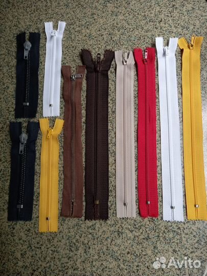 Отрезы ткани, ножницы