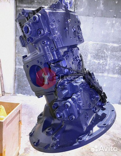 Основной насос Komatsu PC200LC-8