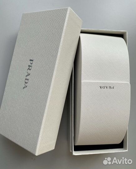 Солнцезащитные очки женские Prada