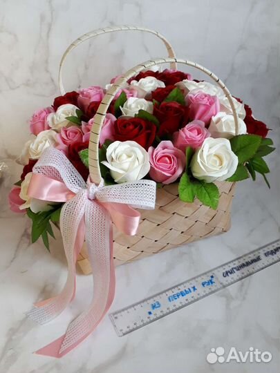 Букет из 43 мыльных роз корзина 1 сентября учителю