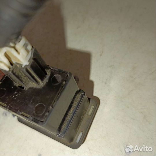 Кнопка корректора фар Mitsubishi Montero sport