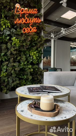 Маникюр в студии в центре города