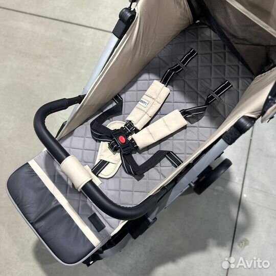 Прогулочная коляска новая