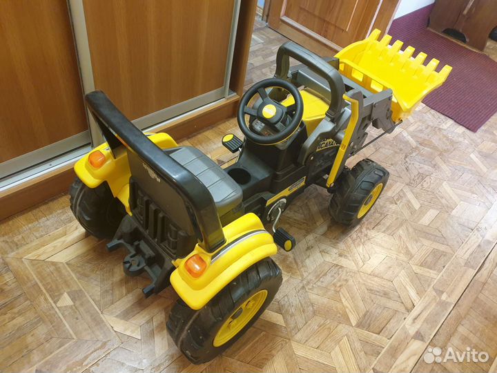 Детский трактор с педалями
