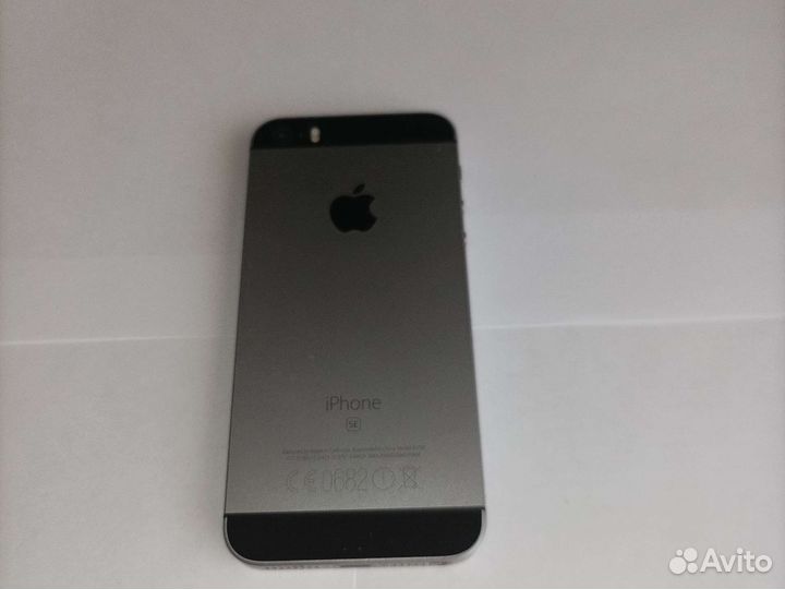 Телефон iPhone se 2016