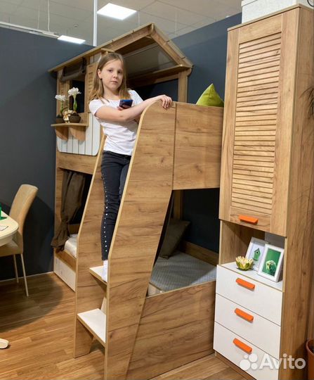 Двухъярусная кровать