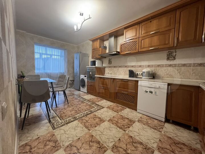2-к. квартира, 88 м², 4/9 эт.