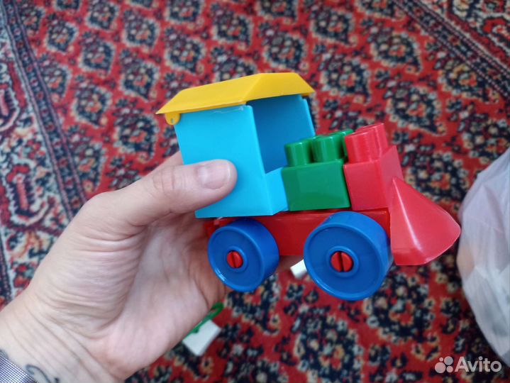 Конструктор с крупными деталями