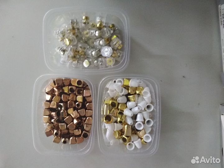 Швейная фурнитура.(нитки.молнии.иголки. и т.д)