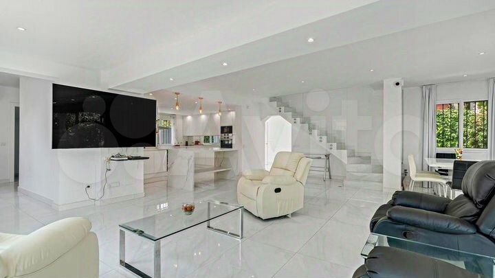 Дом 300 м² на участке 5 сот.