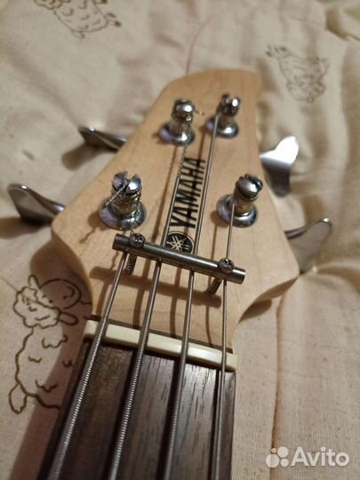 Бас гитара yamaha