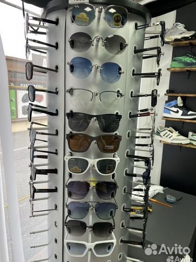 Солнцезащитные очки брендовые