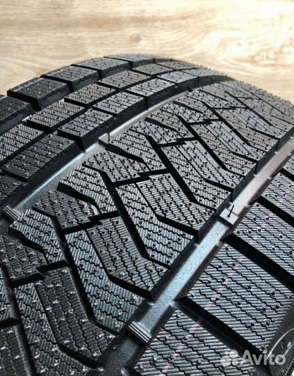 Triangle PL02 255/40 R20 101W