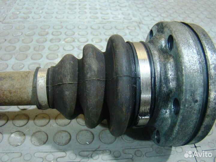 BMW X1 E84 Полуось задняя левая