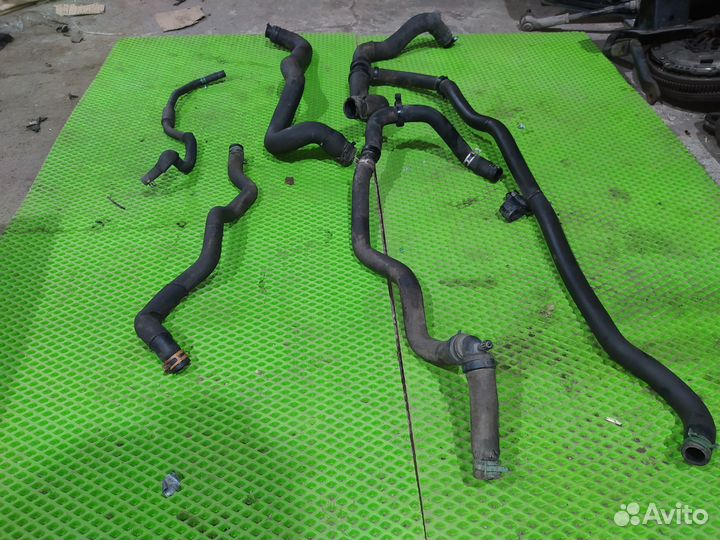 Патрубок радиатора нижний Renault Fluence