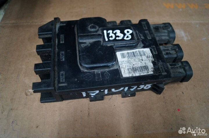 Блок предохранителей Renault 243800011R