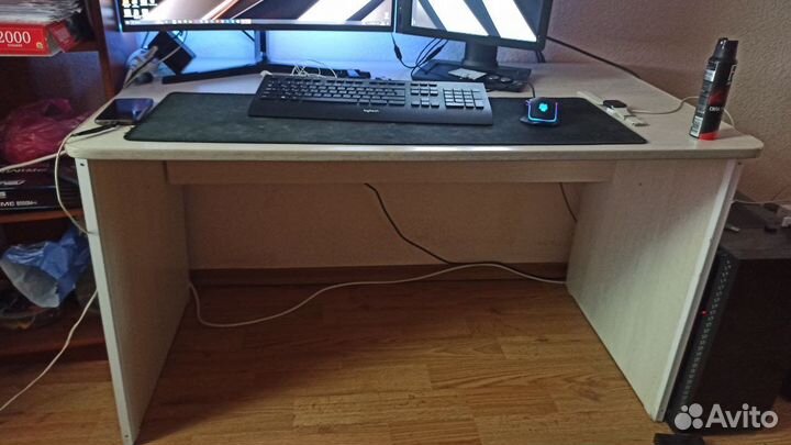 Письменный/Компьютерный стол белый