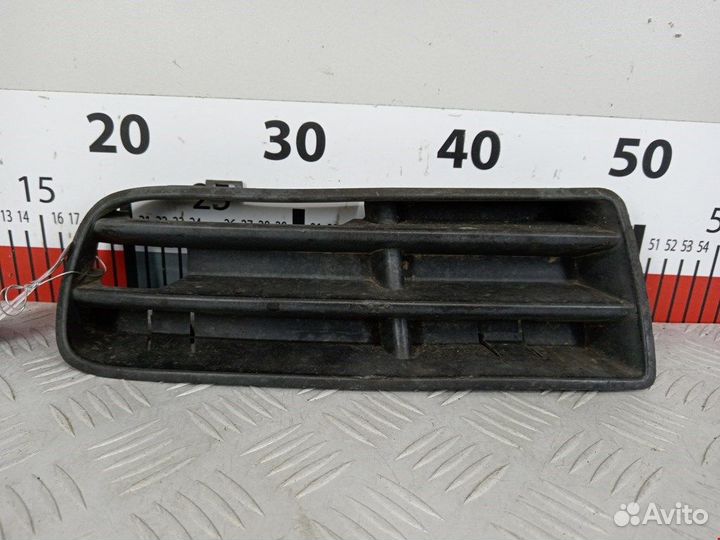 Решетка (заглушка) в бампер левая Volkswagen Golf