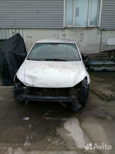 Volkswagen Polo 1.6 МТ, 2018, битый, 200 000 км