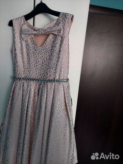 Нарядное платье на девочку 146