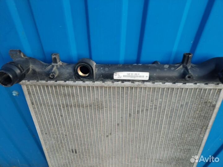 Радиатор охлаждения двигателя WV Гольф4