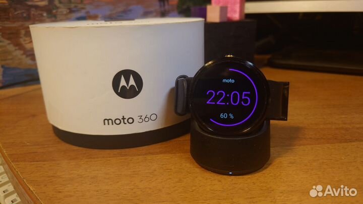 Умные часы Moto 360
