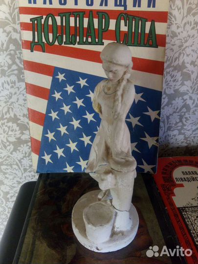 Настольная фигурка