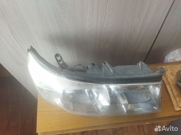Фара правая toyota land cruiser 200