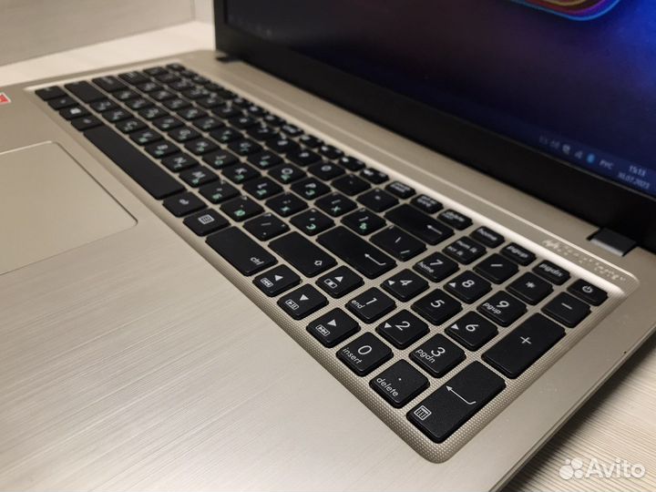 Симпатичный ноутбук asus с коробкой