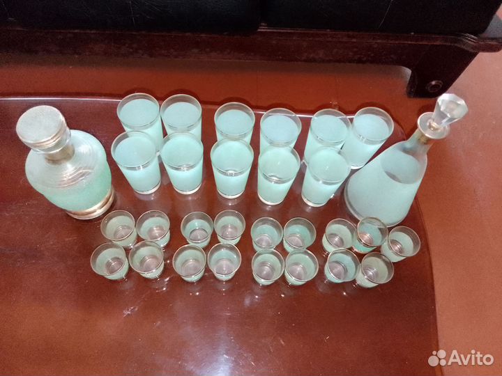 Графины с рюмками