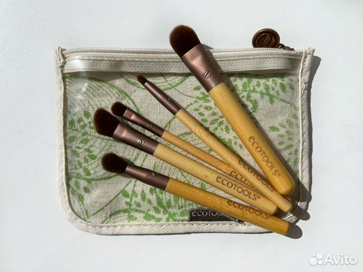 Кисти для макияжа натуральные EcoTools