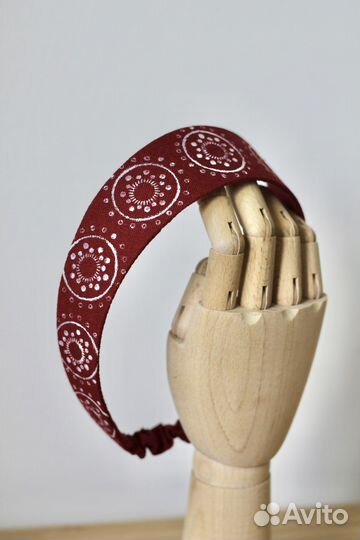 Кокошник красный скруглённый с набойкой