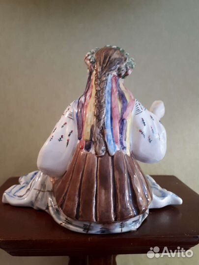 Фарфоровые статуэтки СССР Вышивальщица