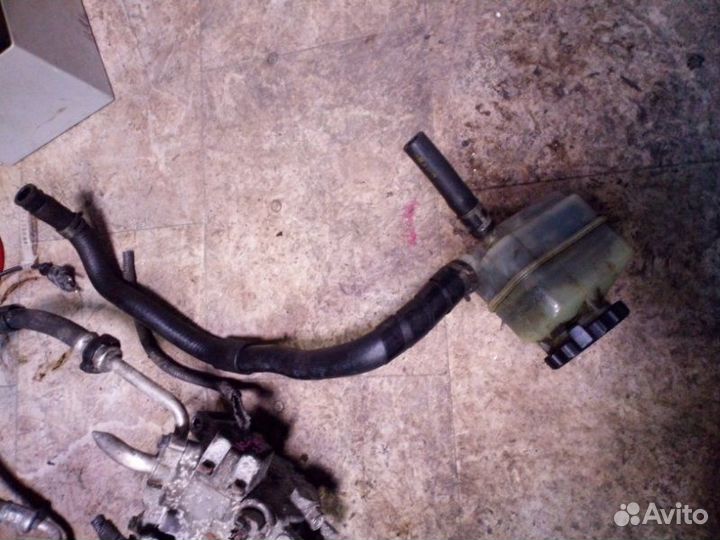 Бачок гидроусилителя Toyota Avensis T25 1AZ-FSE