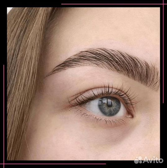 Модель на брови