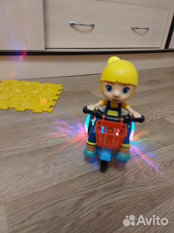 Детские игрушки, ездит, светится, крутится