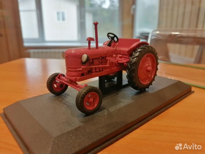 Модель трактора в масштабе 1 43