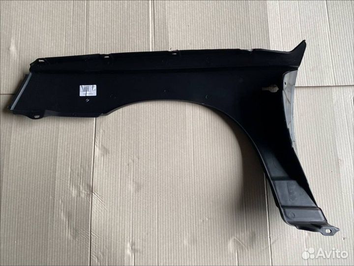 Крыло переднее правое пластиковое